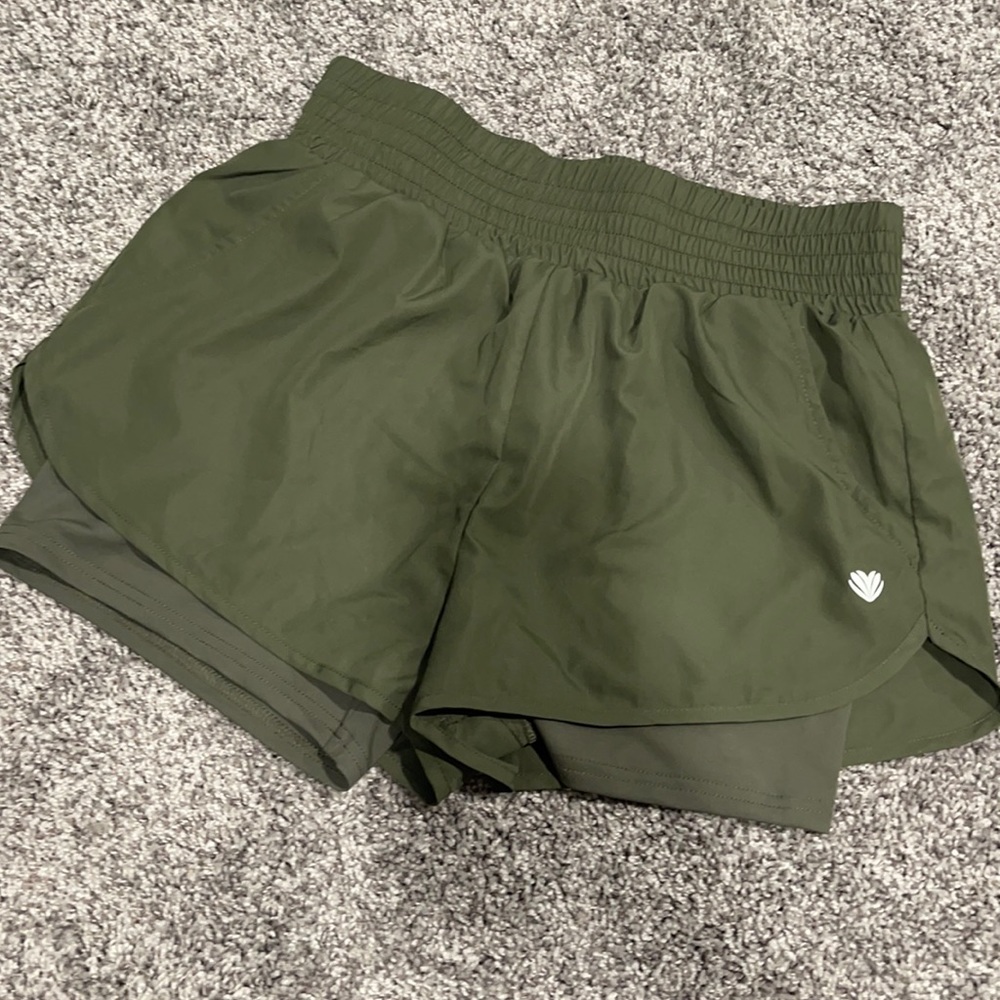 FOREVER 21 GREEN SHORTS 💚